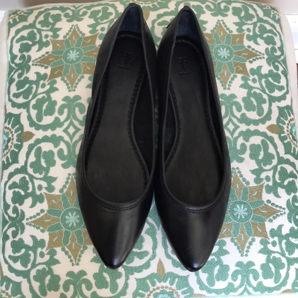 Black leather Frye flats- Regina Ballet